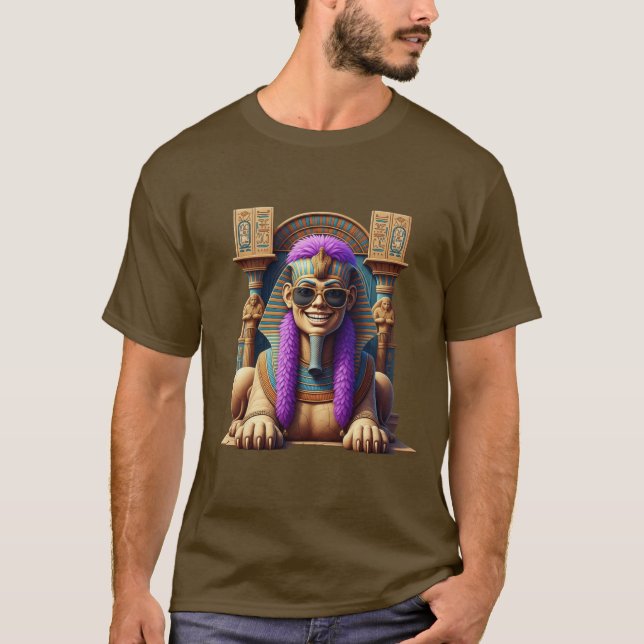 Groovy Sphinx: Pharaoh med Funky Modern Twist T Shirt (Framsida)