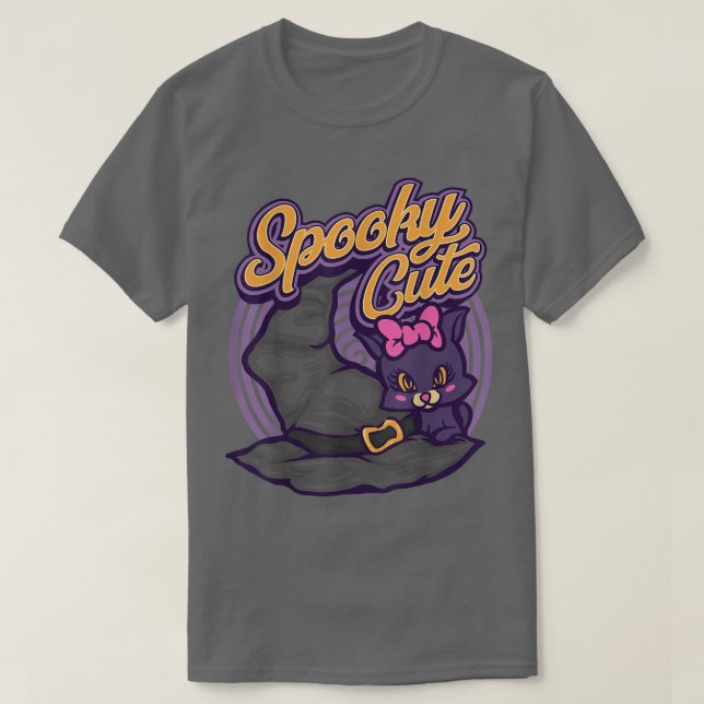 Groovy Spooky Cute Vibes ynka katt med Witch Hat T Shirt (Design framsida)
