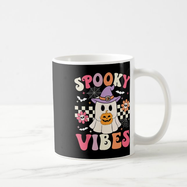 Groovy Spooky Vibes Retro Ghost Holding Pumpkin Ha Kaffemugg (Höger)