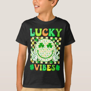 Groovy St Patricks Day Lucky Vibes Shamrock Kvinno T Shirt