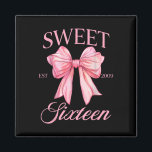 Groovy Sweet 16th Birthday Girl Coquette Bow 16 Ye Magnet<br><div class="desc">Groovy Sweet 16:e födelsedagstjuvens kokvettefat,  16 år gammal T-shirt.png</div>
