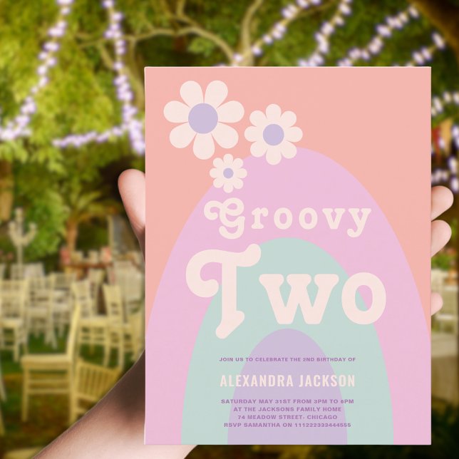 Groovy Two Daisy Båge 2-års Födelsedagsfest Inbjudan Vykort (Groovy two pastel daisy arch 2nd birthday party budget invitation postcard)