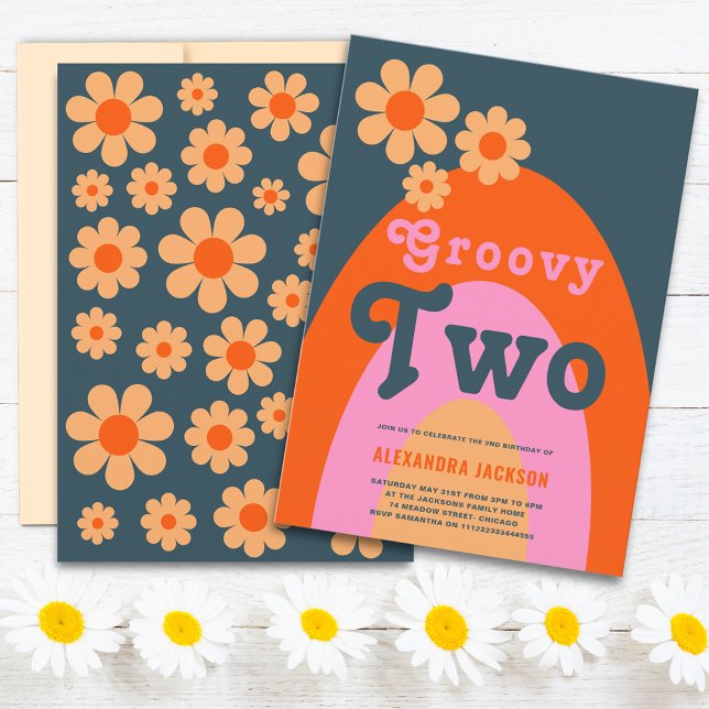 Groovy Two Retro 2:a födelsedagen Party Inbjudningar (Groovy two retro daisy arch 2nd birthday party invitation navy blue orange pink and yellow)