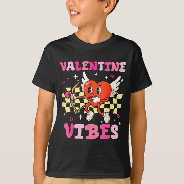 Groovy Valentine Vibes Heart Cud Women Men  T Shirt (Framsida)