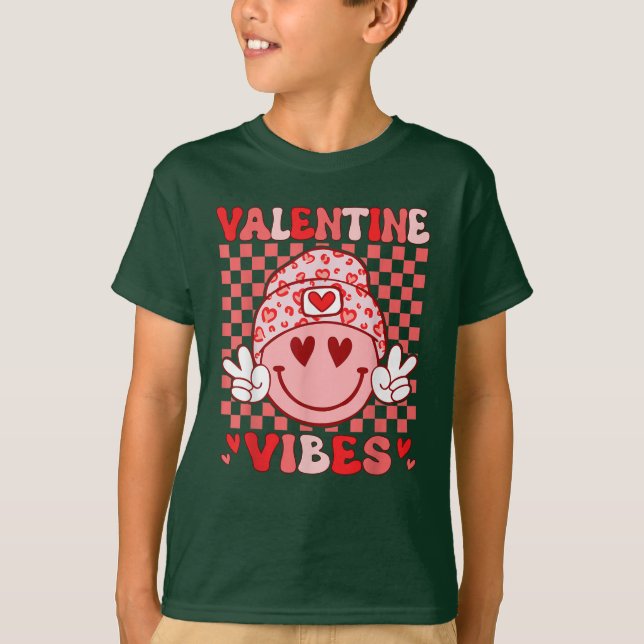 Groovy Valentine Vibes Valentines day T Shirt (Framsida)