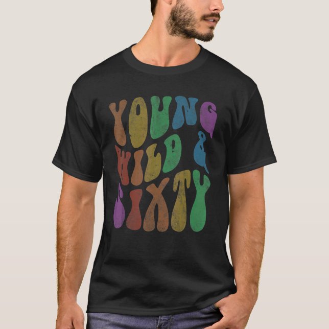 Groovy YOUNG VILD & SEXTY Retro 60-dagars Hej T Shirt (Framsida)