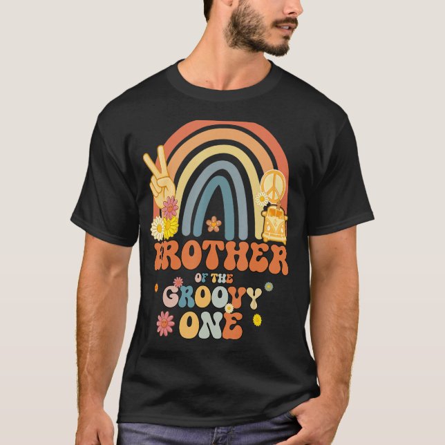 Groovys broder en Rainbow Boho Birthday Pa T Shirt (Framsida)