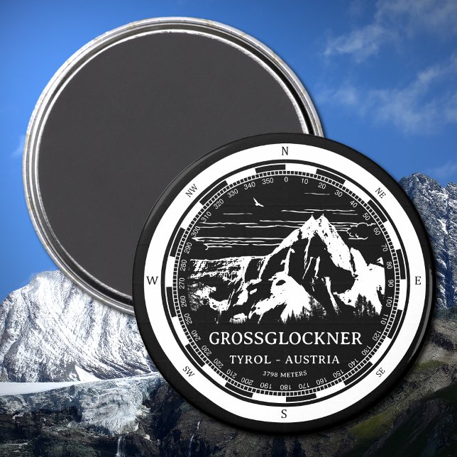 Grossglockner - Alpernor i Tyrolen Österrike Magnet (Mount Grossglockner Magnet in Back with a white compass and mountain illustration)