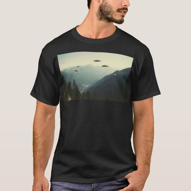 Group Of Ufo Flying Over Mountains 80S Retro Photo T Shirt (Framsida)
