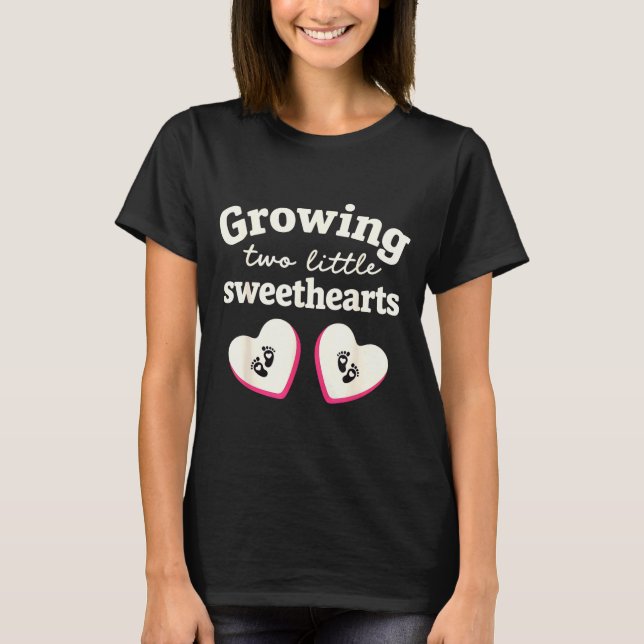 Growing Two Little Sweethearts Valentines Pregnanc T Shirt (Framsida)