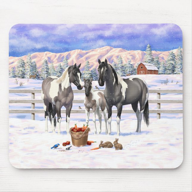 Grulla Pinto Grått Paint Horses on a Winter Farm Musmatta (Framsidan)