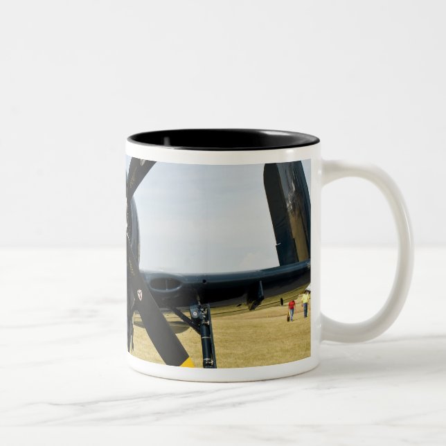 Grumman F8F Bearcat Navy hangarfartygsjaktplan på Två-Tonad Mugg (Höger)