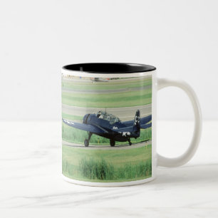 Grumman TBF/TBM Avenger flottilj torpedflygplan Två-Tonad Mugg