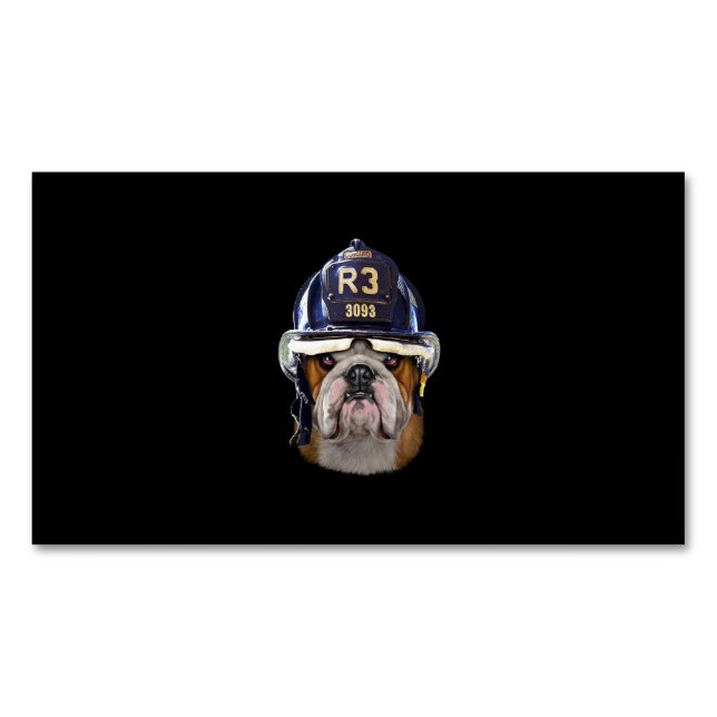 Grumpy English Bulldog Wearing Firefighter Helmet Magnetiska Visitkort (Framsida)