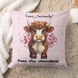 Grumpy Highland Cow Valentine Day Kudde