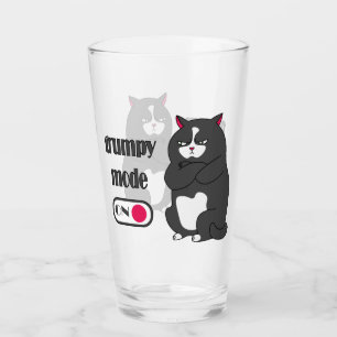 Grumpy mode on funny fat cat glaskopp