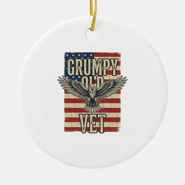 Grumpy Old Vet Patriotisk Örn Flagga Tröjd Design Julgransprydnad Keramik (Framsidan)