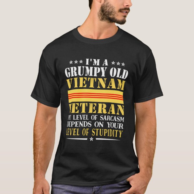 Grumpy Old Vietnam Veteran Manar T Shirt (Framsida)
