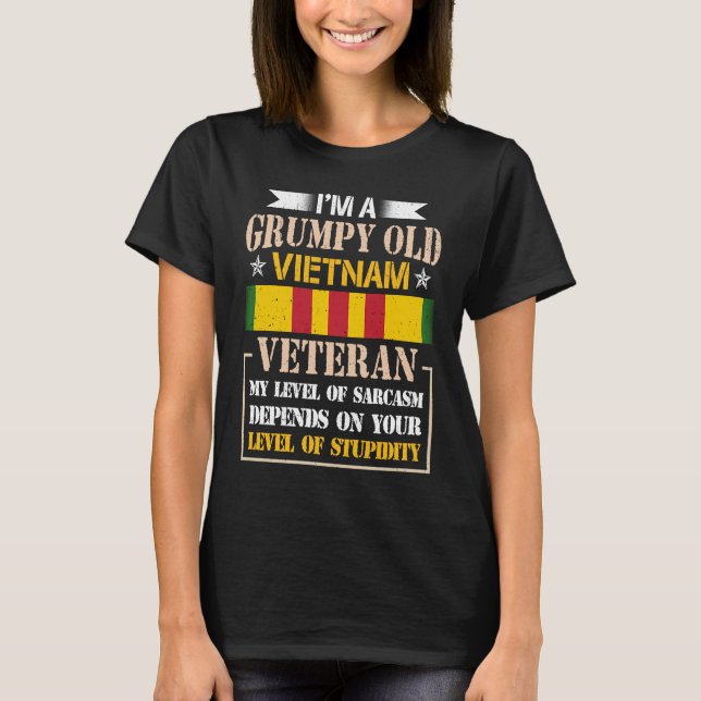 Grumpy Old Vietnam Veteran T Shirt (Framsida)