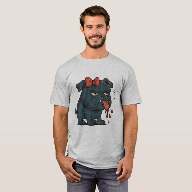 Grumpy Salivande Mops med Röd Rosett – Rolig Hunda T Shirt (Hel framsida)