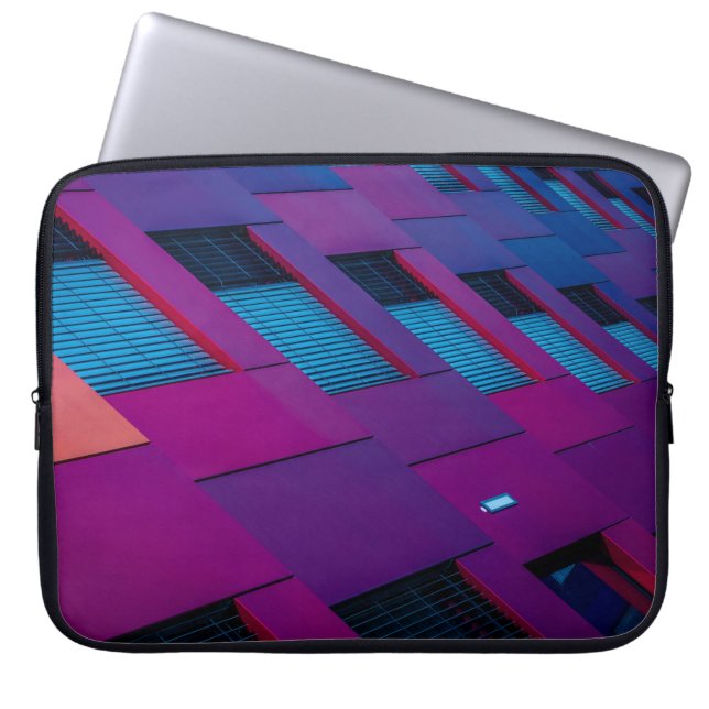 Grund syn på lila byggnad laptop fodral (Framsidan)