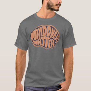Grundläggande mörk varar besvärad över materia tee shirt