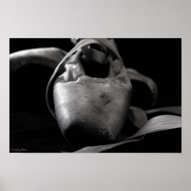 Grunge BW Pointe (Ballet) Shoes Poster (Framsidan)