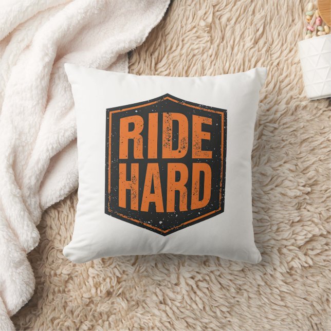 Grunge Motorcykel "Ride Hard" Sköld Kudde (Filt)