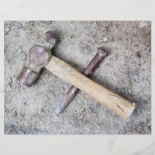 Grungy hammer och chisel