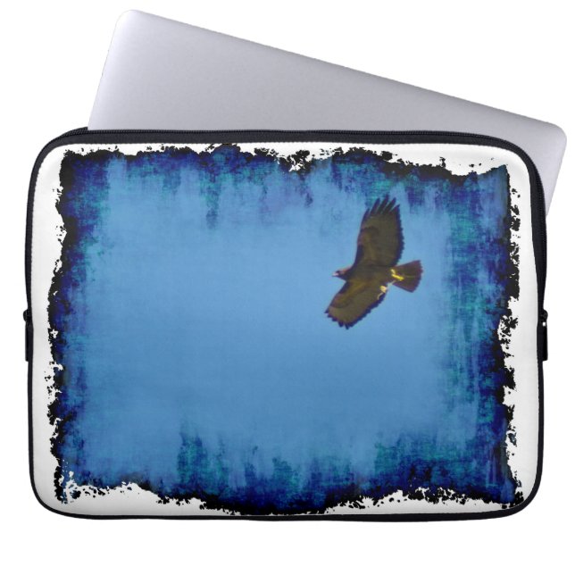 Grungy Red-Tails Hawk Soaring Laptop Sleeve (Framsidan)