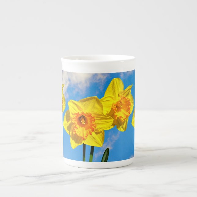 Grupp av blommor från Daffodils Guld Medal Benporslin Mugg (Framsidan)