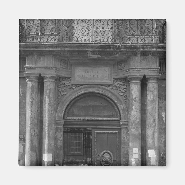 Grupp av skolpojkar som lämnar Hotel de Ville Magnet (Framsidan)