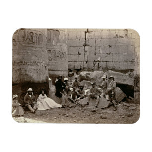 Gruppen fotograferar i Hallen av kolonner, Karnak, Magnet
