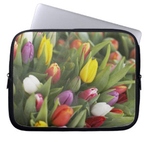 Grupper av färgrika tulpan laptop sleeve