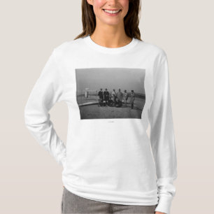 Gruppporträtt framme av glidflygplanet på dödan tee shirt