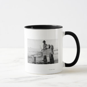 Gruvarbetaretvagningguld i Alaska fotograferar Mugg