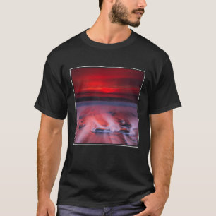Gryning över det stormiga havet tee