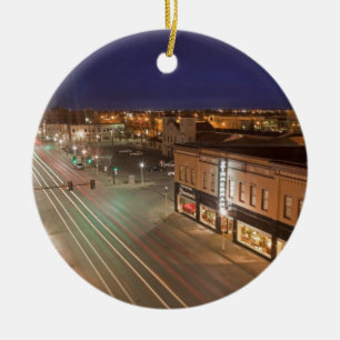 Gryning på Main Street i Bismarck, North Dakota Julgransprydnad Keramik