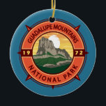 Guadalupe bergens nationalpark Retro Compass Julgransprydnad Keramik<br><div class="desc">Guadalupe Mountains-vektorteckningens design. I parken ingår Guadalupe Peak,  den högsta punkten i Texas,  och El Capitan.</div>