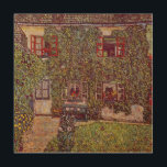 Guardaboschi, Gustav Klimt, Vintage Art Trätavla<br><div class="desc">Guardaboschis hus (1912) av Gustav Klimt är en vintage av brans viktorianska konst som symbolismmålning. En yttre syn på ett stughus i land med blommor och växter i fönstren och vivel på väggarna. En blå bänk är mot hemmet som förbiser trädgården. Om konstnären: Gustav Klimt (1862-1918) var en österrikisk symbolmålare...</div>