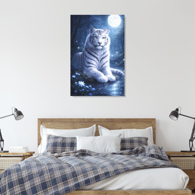 Guardian Vit Tiger – Tyst Styrka och Mjuk  Canvastryck (Insitu (sovrum))