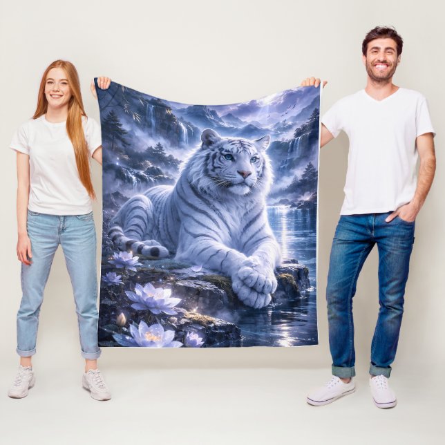 Guardian White Tiger – Silent Strength and Gentle  Fleecefilt (På plats)