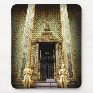 Guardianer i Golden Palace Thailand Foto Musmatta