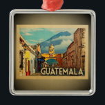Guatemala prydnadvintage resor julgransprydnad metall<br><div class="desc">En kall vintagestilGuatemala prydnad som presenterar den Santa Catalina bågen i Antigua.</div>