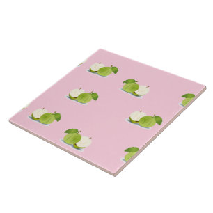 Guava på rosa kakelplatta