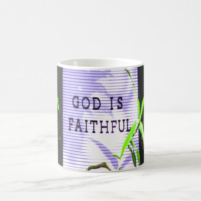 Gud är Faithar Christian Inspirational Kaffemugg (Center)