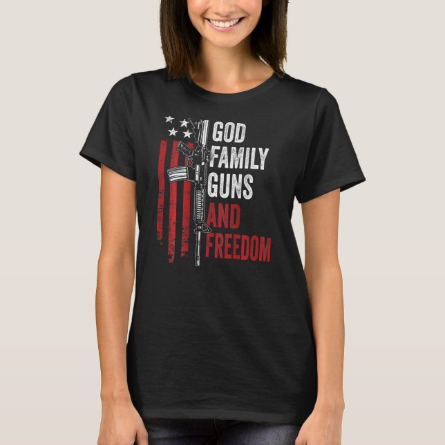 Gud Family Guns Freedom Ar15 Pro Gun USA flagga T Shirt (Framsida)