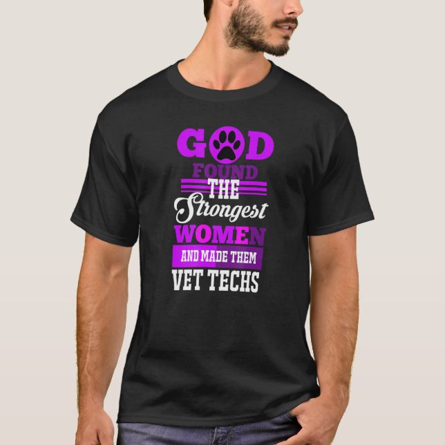 Gud hittade de starkaste kvinnorna och fick dem at t shirt (Framsida)