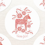 Gud Jul Dala Horse Red Helgdagars Runt Klistermärke<br><div class="desc">Traditionell svensk eller norsk Dalecarlian Dala Horse folkkonst i rött och vitt. Originalkonst av Nic Squirrell. Ändra texten från Gud Jul för att anpassa den.</div>