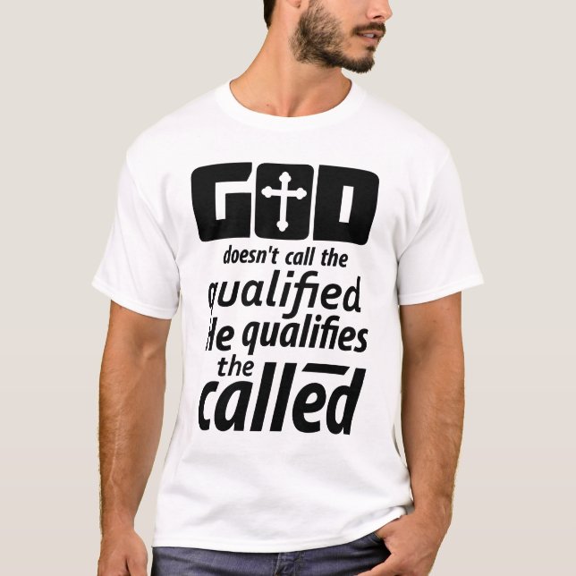 Gud kallar inte den kvalificerade han kvalificerar t shirt (Framsida)